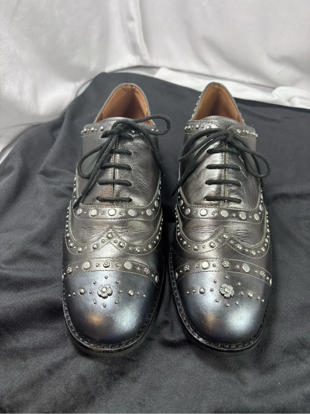 COACH Tegan Oxford Gunmetal Leather Tea Rose Silver Stud Lace Up Shoes M Sz 7.5